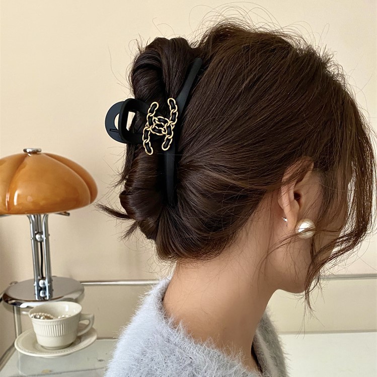 Chain double C letter hair clip, women's hair accessory, high-end style, small chanel-style shark clip, updo hair clamp, large hair volume details Picture