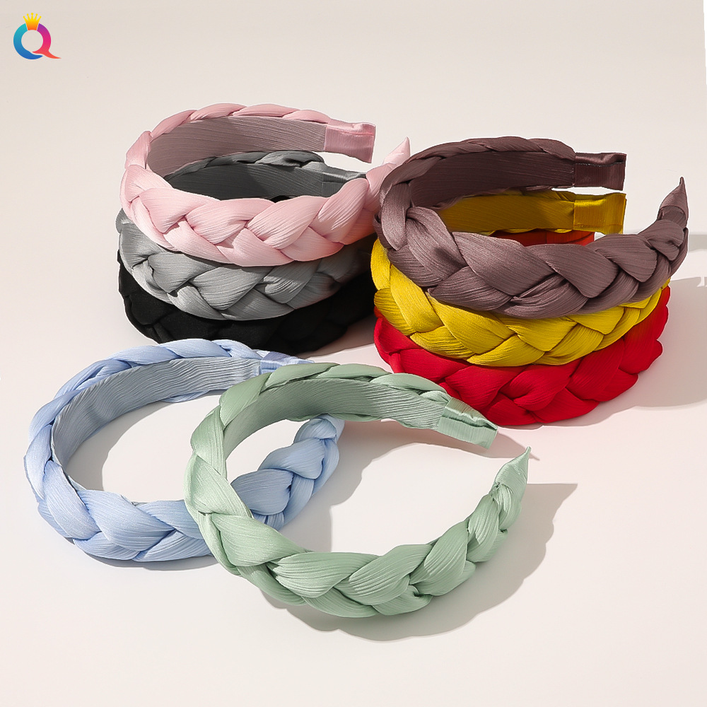 The new French retro headband from Qiyue features a solid-color fabric braid headband and a trendy Korean single-color braid headband full figure