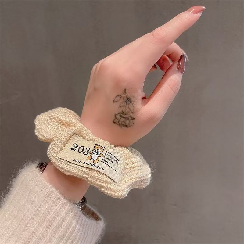 Woolen knitted large intestine hair tie for women's autumn and winter bestsellers, ponytail hair tie with label, little bear pleated hair tie, simple headwear Application Scenario