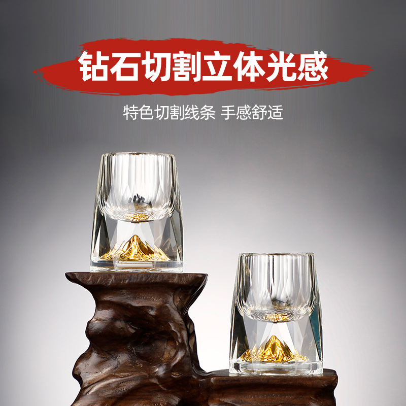 Wholesale of creative glass Jinshan Baijiu cups, mountain bottom spirits cups, light luxury diamond sets, printed gold foil mountain viewing cups with characters Application Scenario