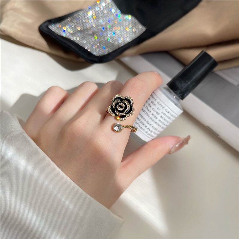 The ring is a trendy and unique design on Instagram for women. It features a sweet and cool rose index finger ring with a cold style and a high-end feel Application Scenario