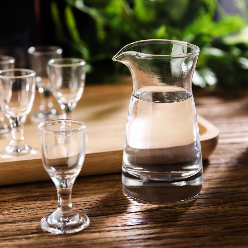 2-liang white spirit cup set, glass wine dispenser, household small wine cups, wine utensils, gift, gull-down cup, spirits bullet cup Application Scenario