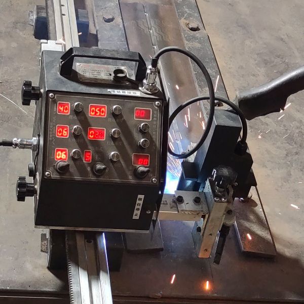 Straight rail type welding trolley automatic welding robot equipment, flat welding, vertical welding, horizontal welding, linear swing welding trolley details Picture