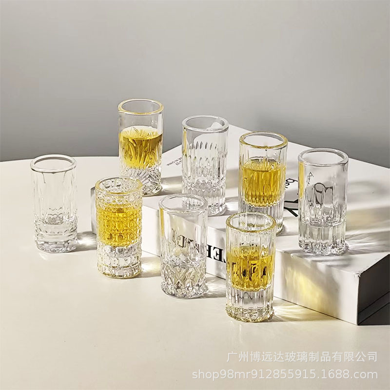 Engraved diamond-shaped cups, mini wine cups, whisky wine glasses, glass white spirit cups, bullet cups, spirits cups, one-sipped cups full figure