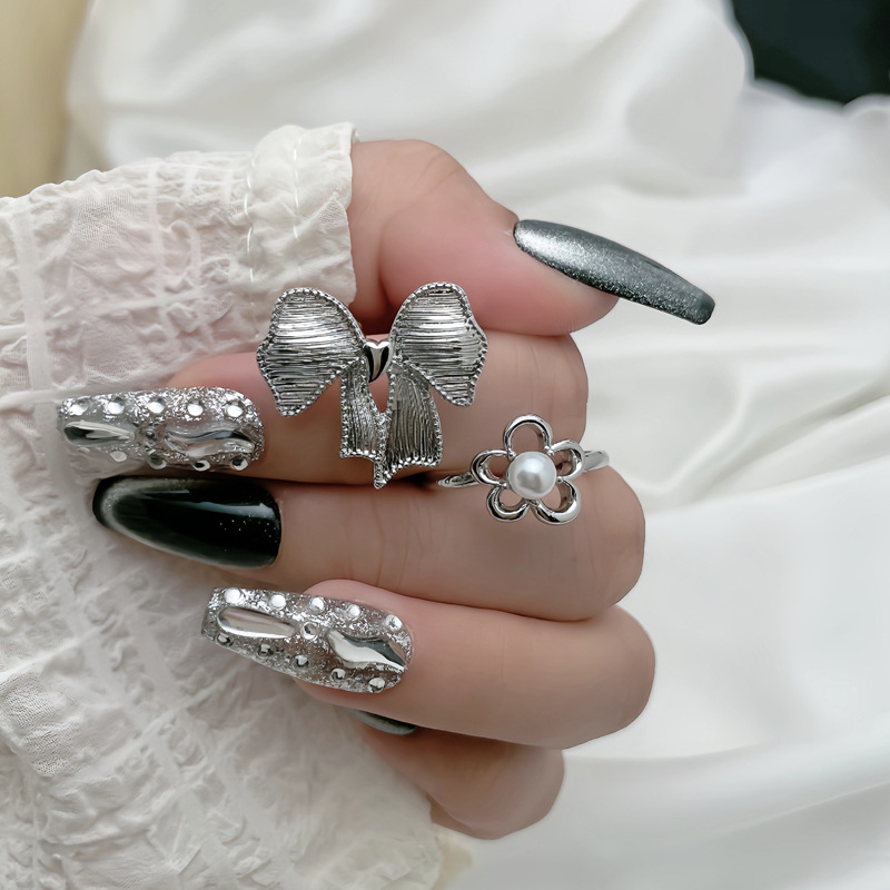 French simple brushed retro bow, fashionable open ring, feminine floral charm, high-end sense, layered food ring full figure
