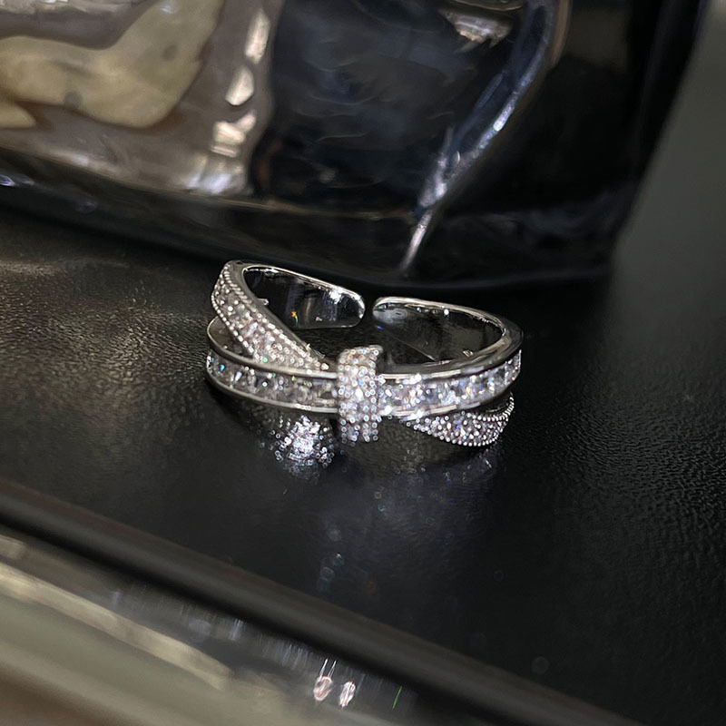 A unique and simple cross-diamond open-mouth ring for women, with a cold style and exquisite zircon food ring trend on Instagram full figure