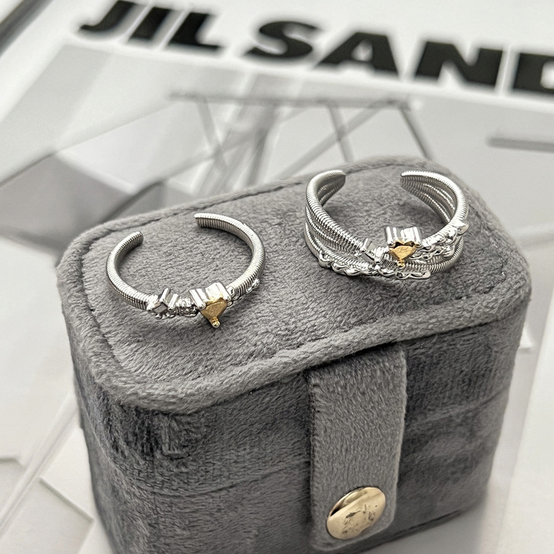 Simple two-color heart-shaped personalized couple rings for women on Instagram, with a cold and niche design sense, elegant and fashionable food rings Specification drawing
