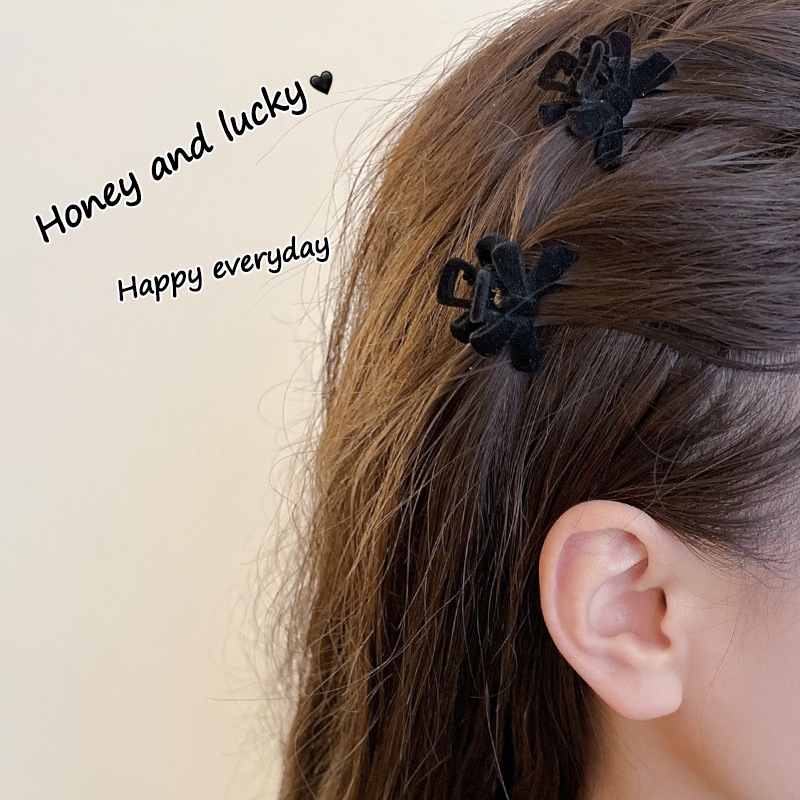 New Year's red velvet bow small hair clip for women, Korean high-end style small scratch clip, side bangs clip hair clip details Picture