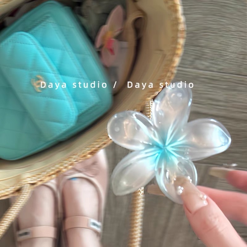 Seaside breeze ~ Mermaid beauty frangipani hairpin, vacation style, niche design, super fairy-like shark hairpin full figure