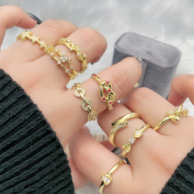 Simple golden butterfly, niche geometric, versatile and high-end ring, adjustable on Instagram, personalized and versatile index finger ring for women full figure