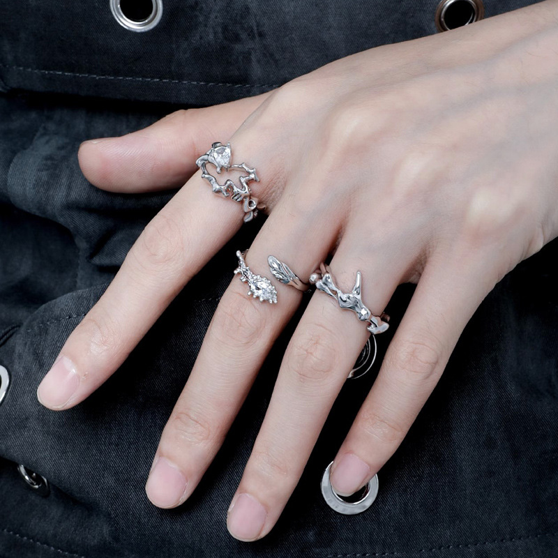 A women's ring with diamonds, irregular texture, pleats, cold style, high-end and niche design, an Instagram food ring open ring full figure