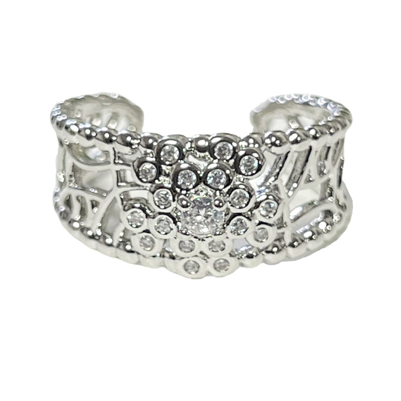 This is a stylish, hollowed-out, slightly inlaid open ring with a sweet and cool feminine touch. It is a delicate ring surrounded by a pleated heart with yellow diamonds Item Picture