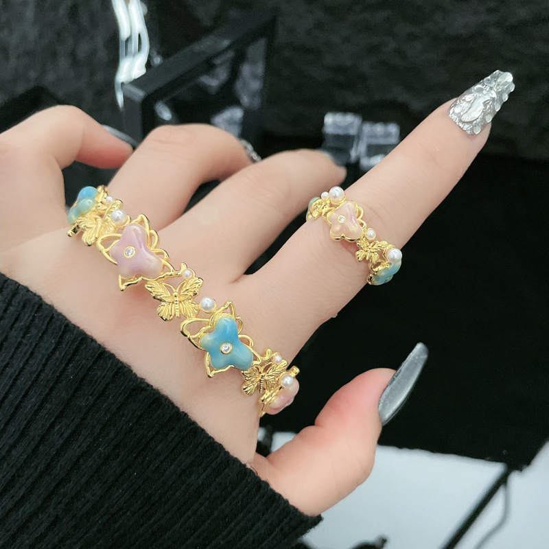 The new Chinese-style butterfly girl's hollowed-out sweet and cool pink shell petal open ring bracelet set is fashionable, elegant and high-end full figure