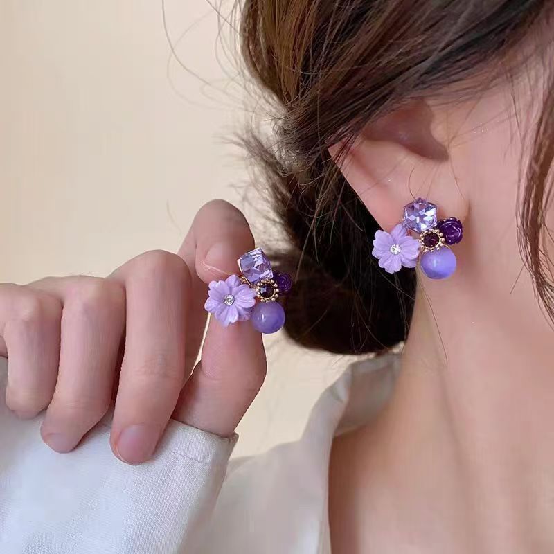 Purple crystal night mist flower stud earrings for women exude a light luxury and high-end charm, failing to live up to one's temperament. These earrings feature a niche design sense full figure