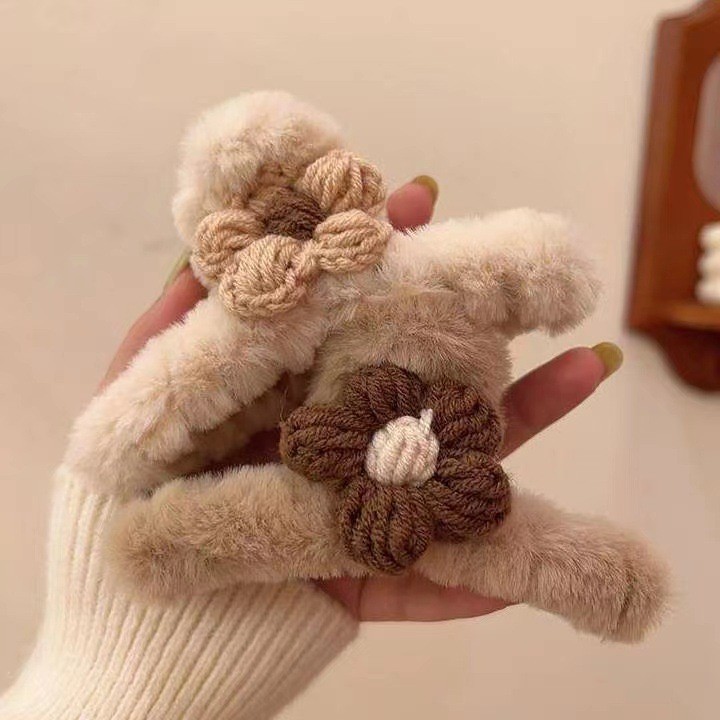 New autumn and winter sweet girl plush grab clip, sweet woolen flower hair clip, women's coil hair clip, shark clip hair clip Specification drawing