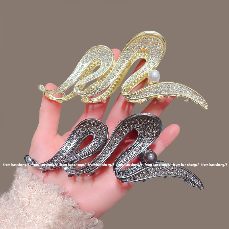 Light luxury and high-end style, simple wavy, sparkling large updo hair clip headwear, shark clip hair clip at the back of the head Specification drawing