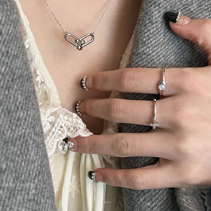 Fashionable, simple and exquisite cross-shaped opening ring, a niche design for women, with a cold style on Instagram, a trend of layered and personalized rings Application Scenario