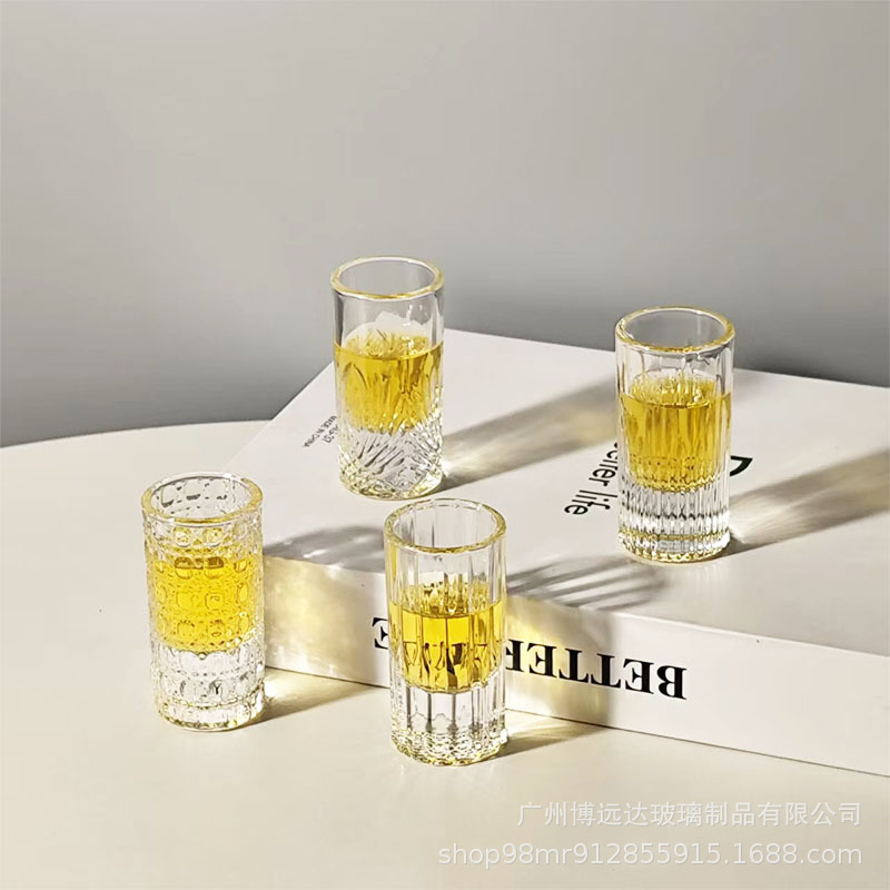 Engraved diamond-shaped cups, mini wine cups, whisky wine glasses, glass white spirit cups, bullet cups, spirits cups, one-sipped cups Application Scenario