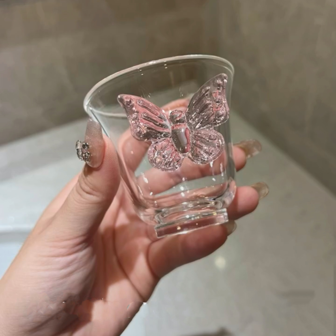 Thick-bottomed high-temperature resistant borosilicate glass cup, high appearance level welfare product, butterfly small water cup, customized souvenir cup full figure