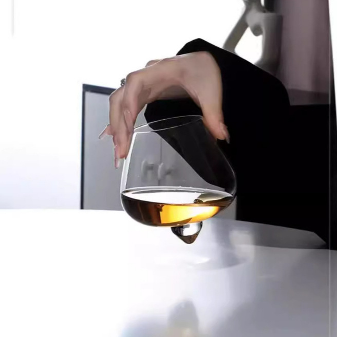 Untoppleable crystal glass whisky glass, brandy glass, cognac Martell shaker glass Specification drawing