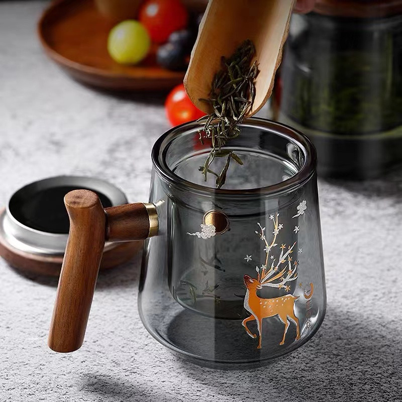 The high borosilicate glass green tea cup wood separates tea from water. The office can be disassembled into a three-piece glass cup Application Scenario