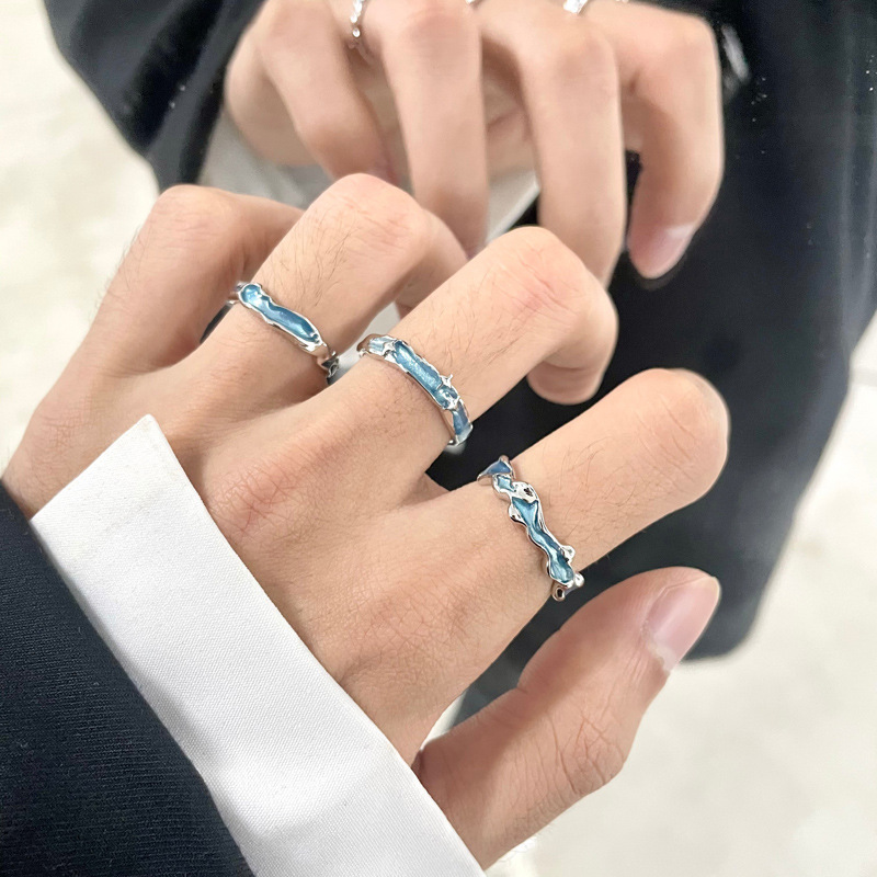 A new liquid ice blue drip glaze star ring with a unique and trendy design sense, featuring a snake opening ring for female couples full figure