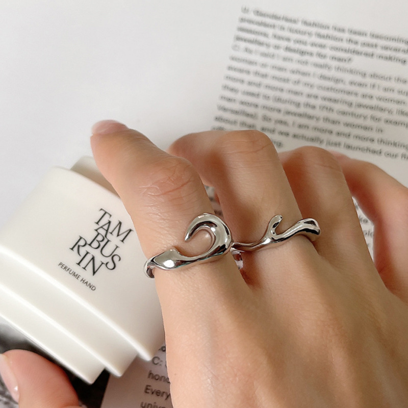Ins-style, niche French, stylish, geometric and irregular-shaped fashion rings for women, a cold and elegant style with simple curves and an open ring trend full figure