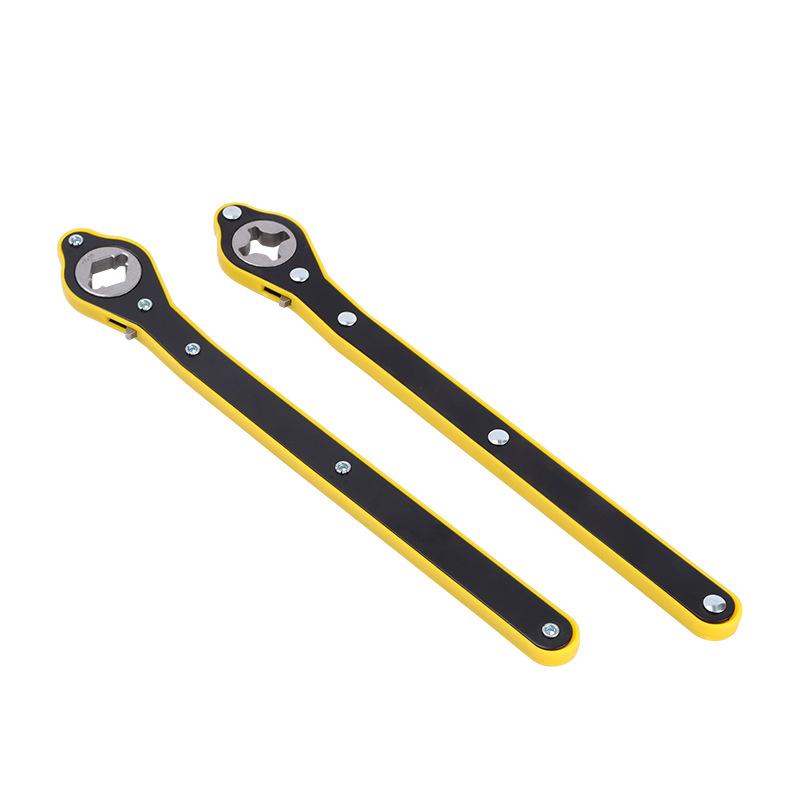 Manufacturer's discounted car ratchet wrench, car tire changing effort-saving wrench, car jack wrench rocker Application Scenario