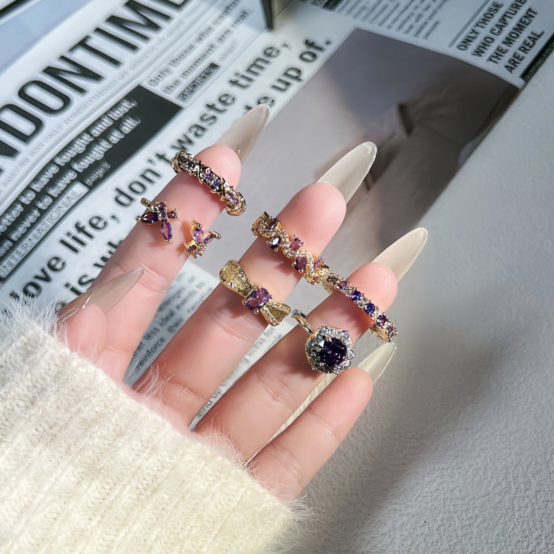 This exquisite and high-end hand-held flower, Roland purple diamond, zircon open ring, is a unique, sweet and cool design with a light luxury feel for women details Picture