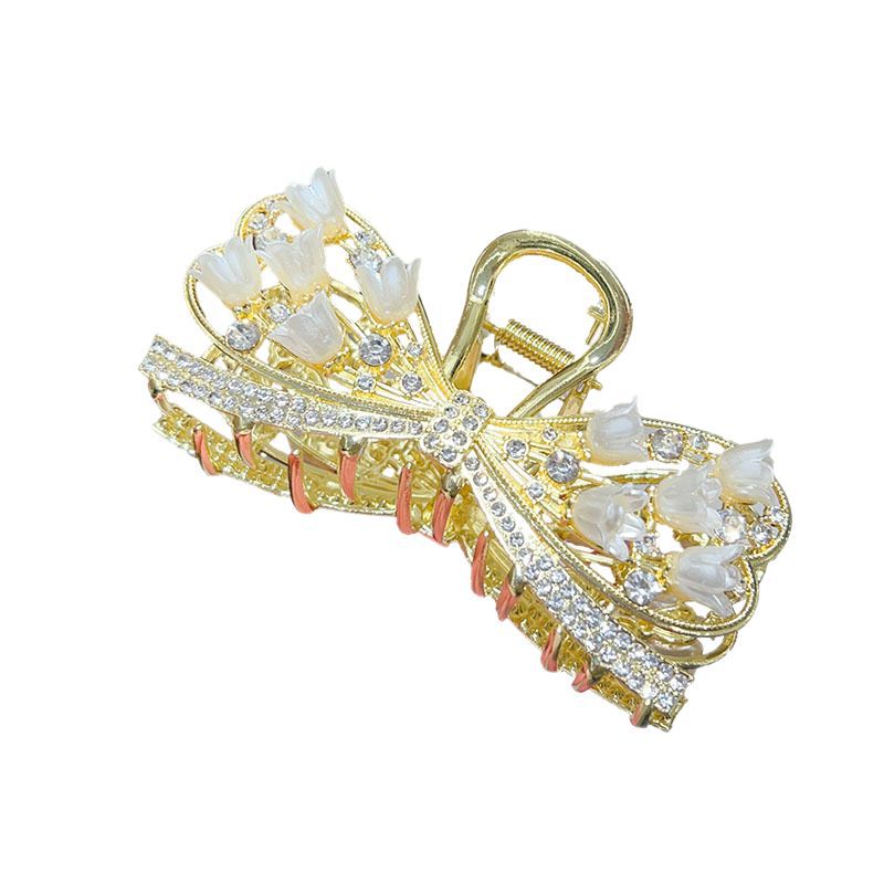 The high-end bow lily of the valley claw clip is simple and versatile, with a delicate shark clip accessory on the back of the head Application Scenario