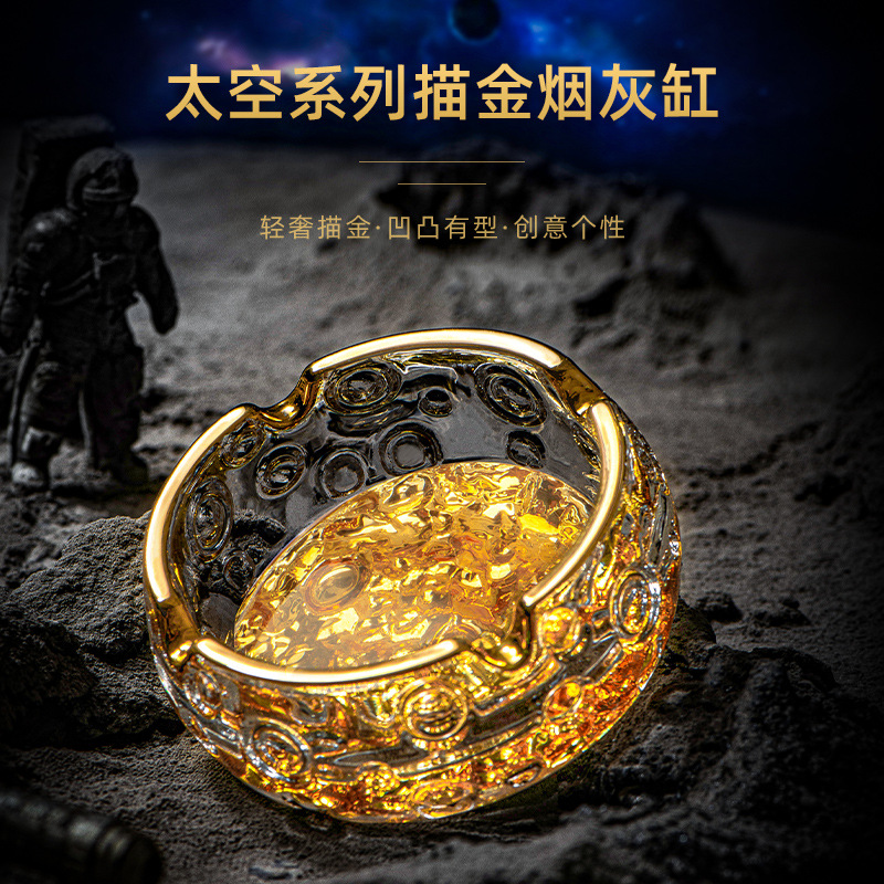 A light luxury high-end glass ashtray, creative, individual and trendy large household coffee table, a grand gift for your boyfriend in the living room full figure