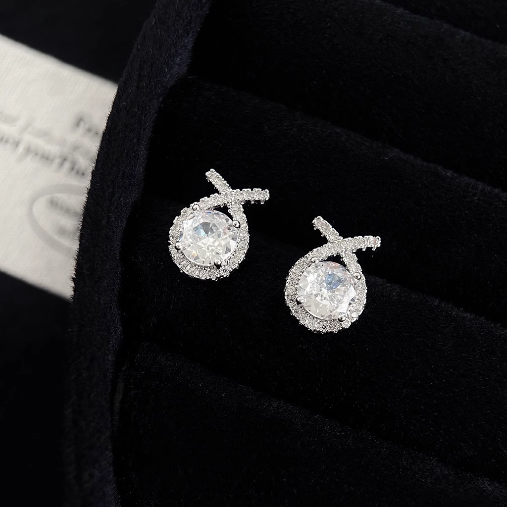 Exquisite and light luxury copper plated with real gold and set with zircon 925 silver needle cross stud earrings Specification drawing