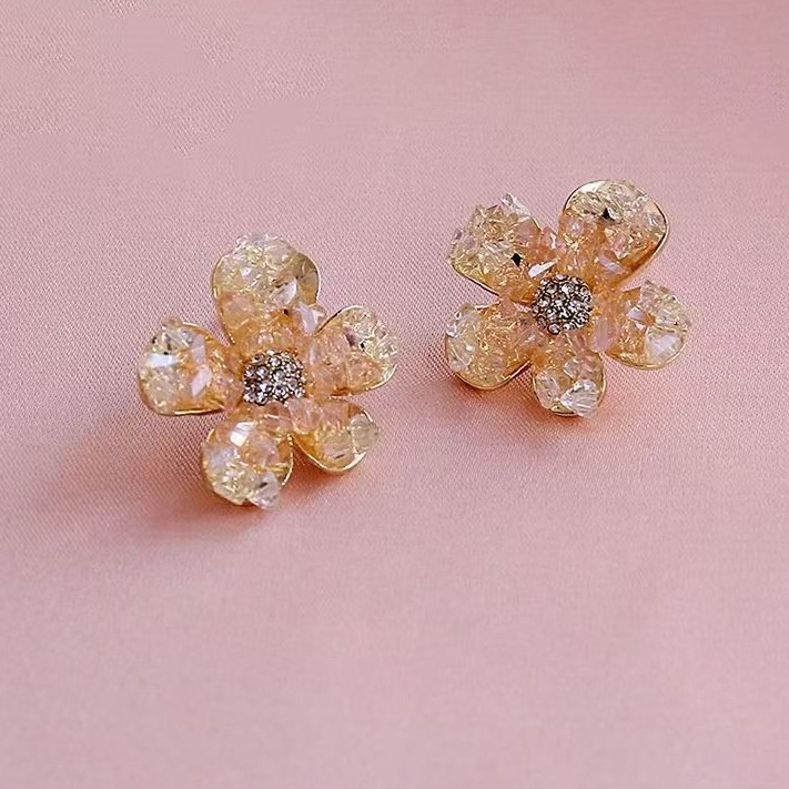 Trendy yellow crystal flower stud earrings, fashionable and versatile for women, trendy and elegant earrings, high-end earrings wholesale Specification drawing