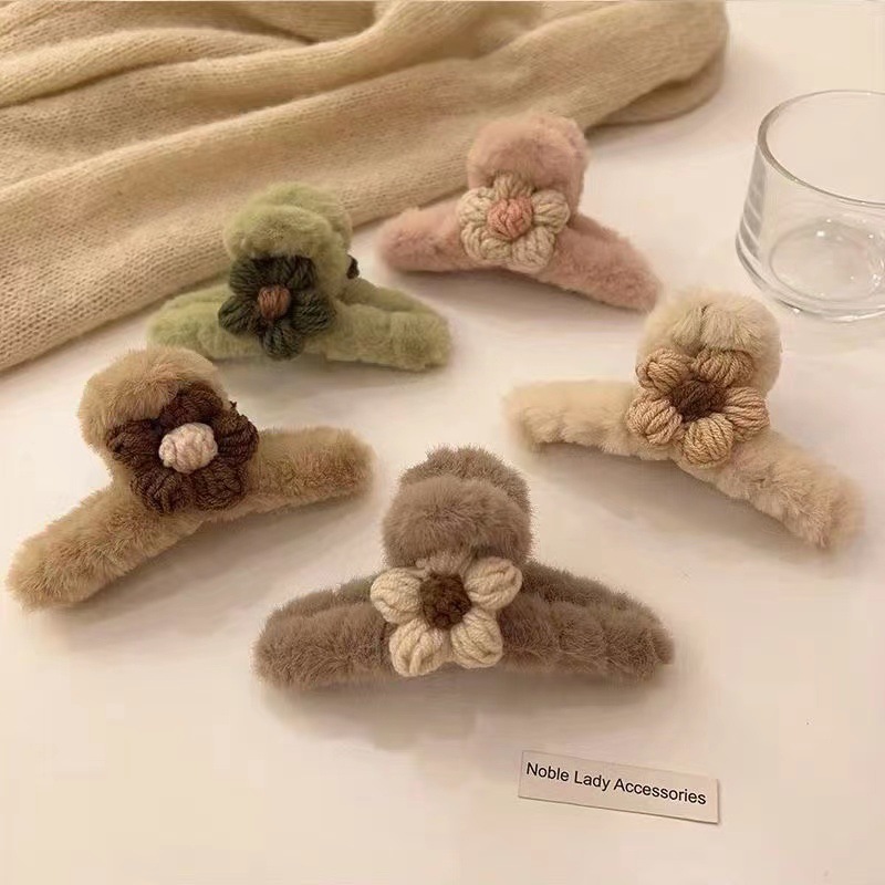 New autumn and winter sweet girl plush grab clip, sweet woolen flower hair clip, women's coil hair clip, shark clip hair clip full figure