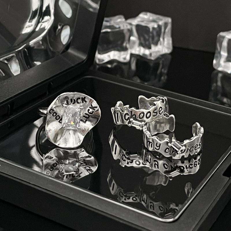 Minimalist graffiti letter pleated zircon open ring, a high-end feminine, niche and cold style exquisite couple ring trend Specification drawing