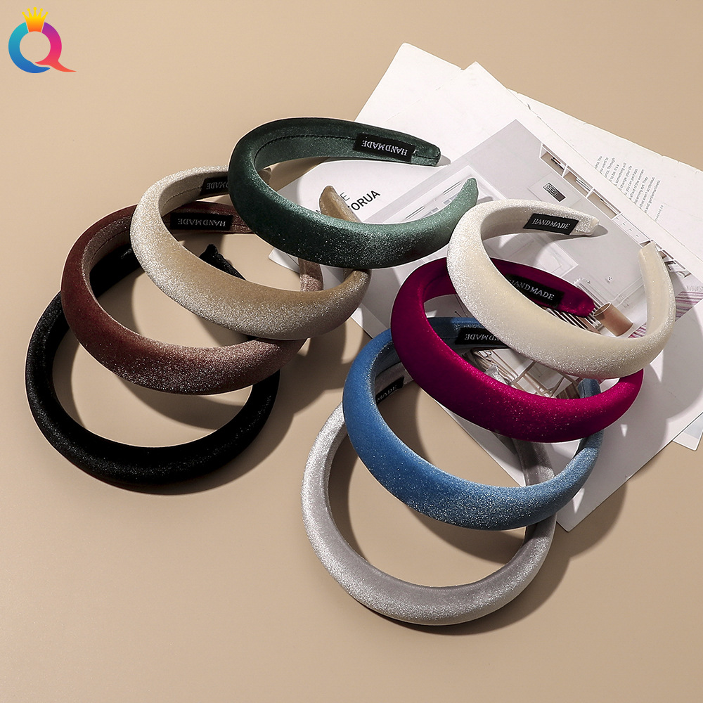 The new bright velvet headband from Qiyue is a versatile Korean-style autumn and winter accessory with wide edges and sponge headbands. It is a simple and elegant women's hair accessory details Picture