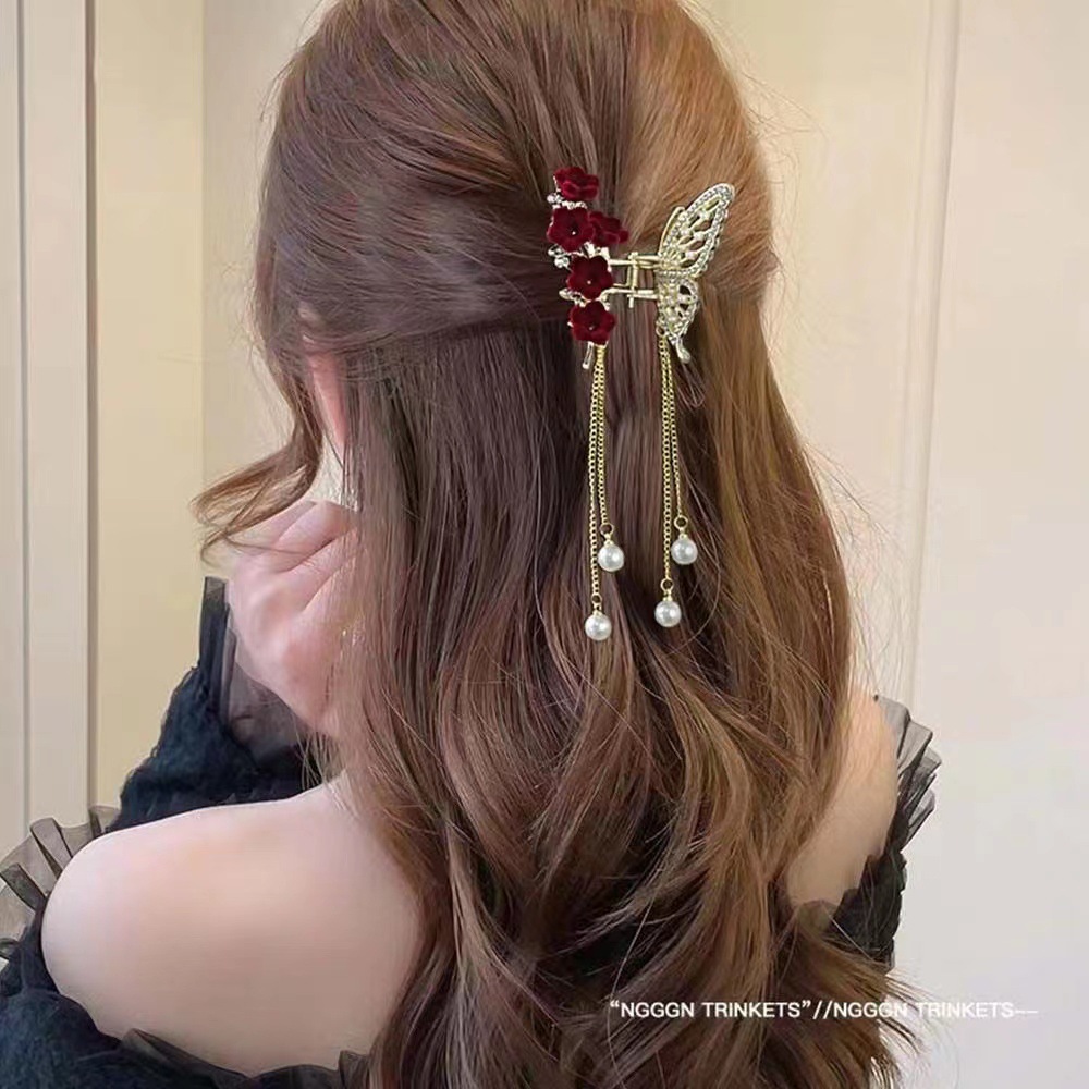 New Chinese-style step, tassel, lily of the valley, double butterfly hairpin, super fairy, back of the head, claw, shark clip headwear Application Scenario