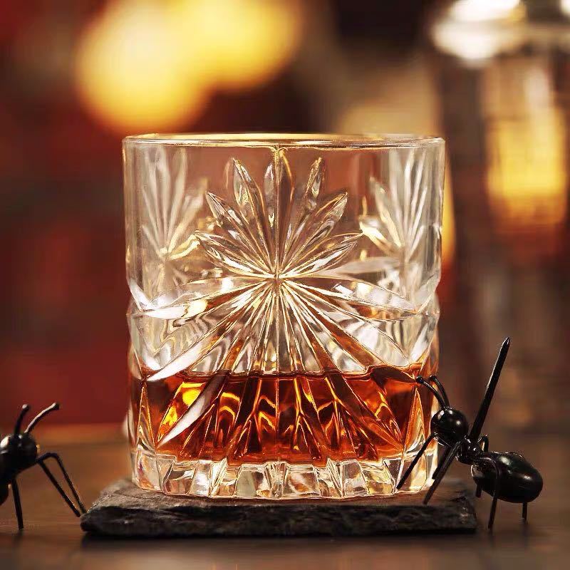 Wholesale of classical relief engraved whisky glasses, classical cocktail glasses, Colin glasses, spirits and ice flower spirits glasses full figure