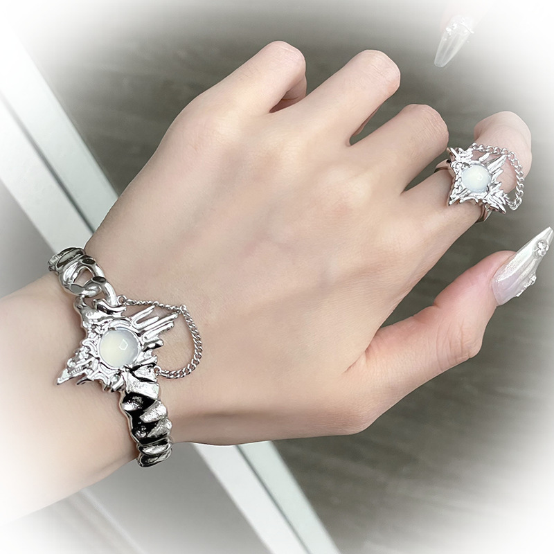 Y2K futuristic liquid metal white agate bracelet, Hot girl subculture accessory, couple's niche high-end design trend full figure