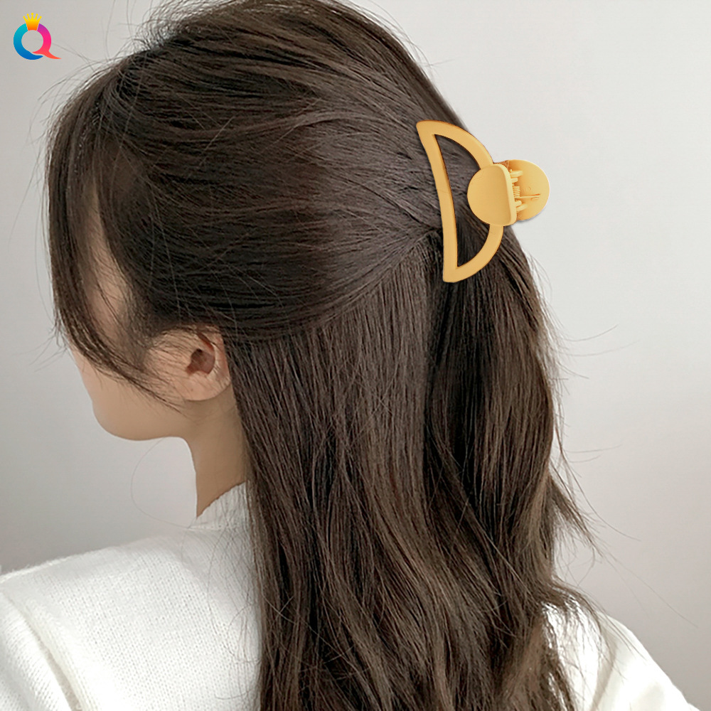 Qiyue Korean version cream-colored updo hairpin, sweet and versatile, a girl's back head clip shark clip hair accessory details Picture