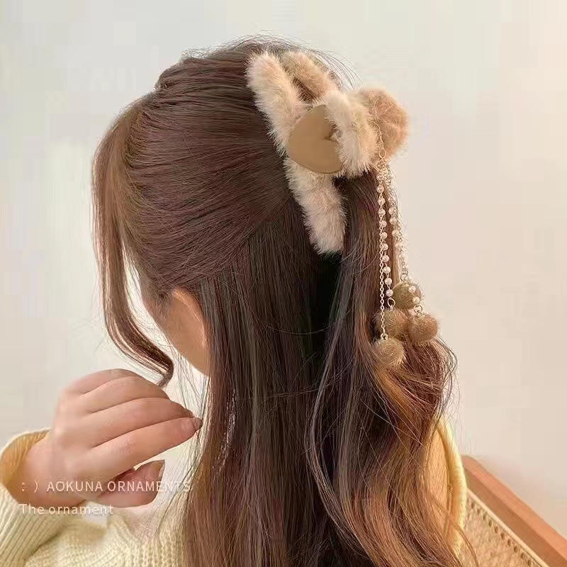 Autumn and winter heart-shaped tassel pendant, hairball clip, plush grab clip, back of the head, top clip, hair accessory, hair accessory for women Specification drawing