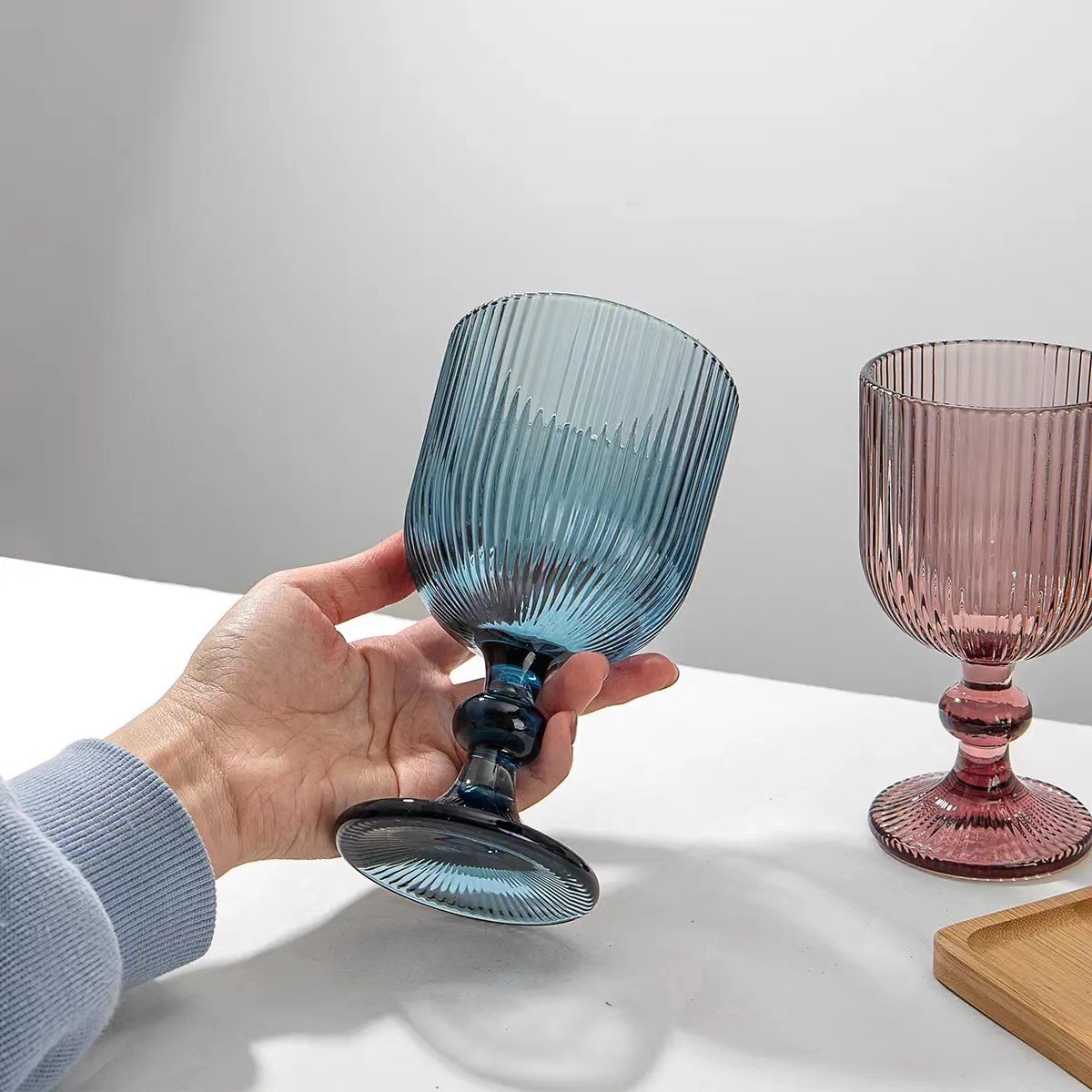 Colorful retro European vertical patterned spherical glass highball cups, champagne cups, wine glasses, water cups and ice cream cups details Picture