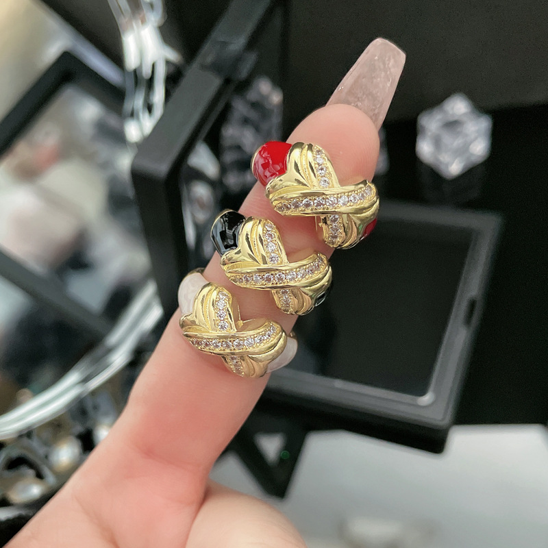 The new sweet and cool Love Cross opening ring exudes a high-end feminine charm. It is a delicate zircon drip glaze French retro luxury ring details Picture