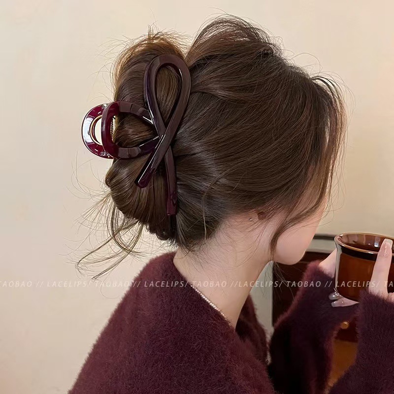 High-quality acrylic hair clips from South Korea, large shark hair clips, chocolate butterfly hair clips, women's hair accessories Application Scenario