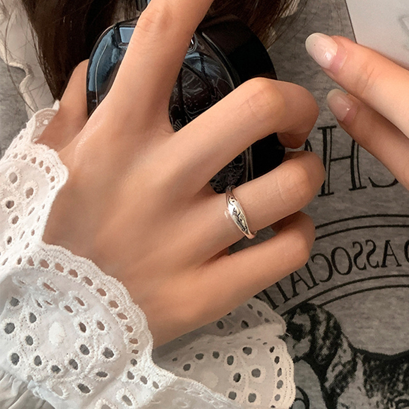 The new 2023 smiling face lace ring is a fashionable, simple, individual, versatile and high-end open-top adjustable index finger ring Application Scenario