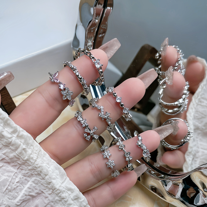 A delicate and light luxury small plain ring with an open opening for women on Instagram, featuring a cold style, sweet and cool, simple and fashionable design Application Scenario