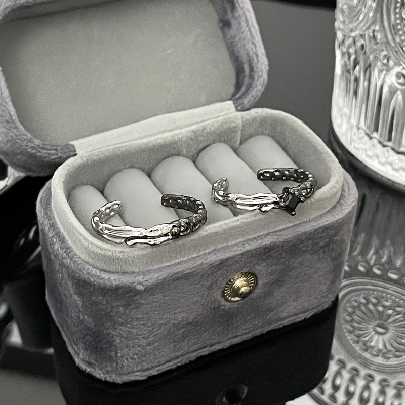 Dark and unique style pleated texture color-blocked open ring, punk gender-neutral style couple rings, versatile and trendy accessories Specification drawing