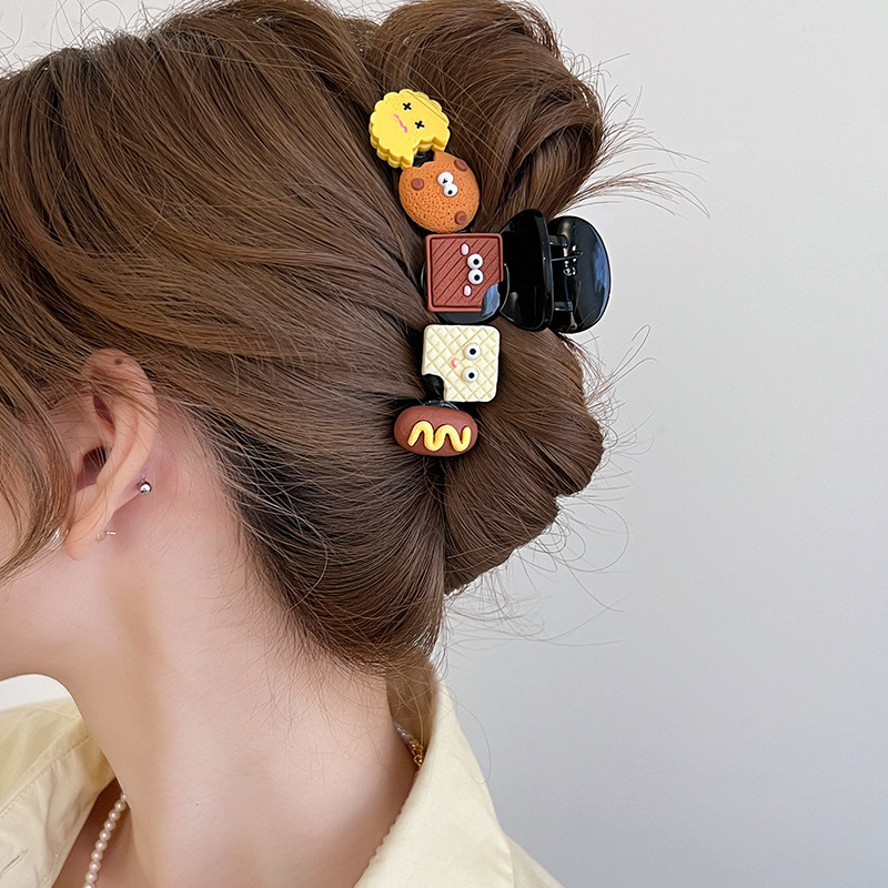 Cartoon food toy cookie hairpin, high-end hairpin at the back of the female head, cute bear claw clip, new shark clip hair accessory full figure