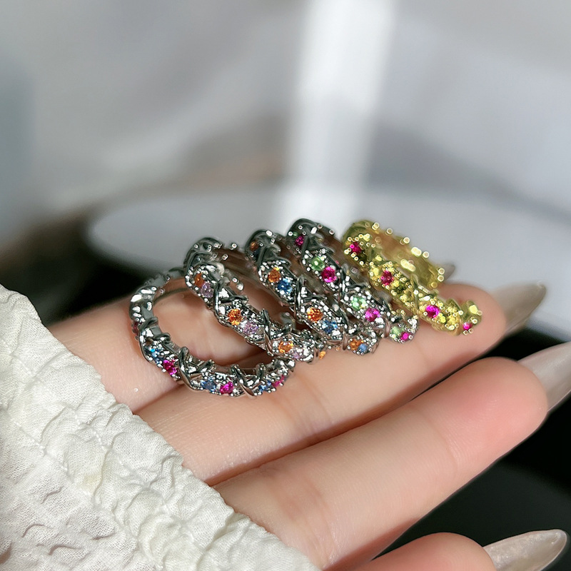 New high-end colored zircon cross kaleidoscope fashion ring, a cross-border bestseller for women, simple and elegant index finger ring Application Scenario