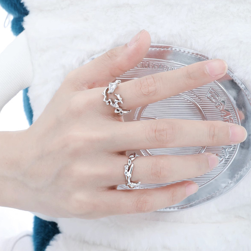 A women's ring with diamonds, irregular texture, pleats, cold style, high-end and niche design, an Instagram food ring open ring Application Scenario